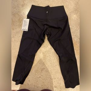 NWT Wunder Under 23” crop